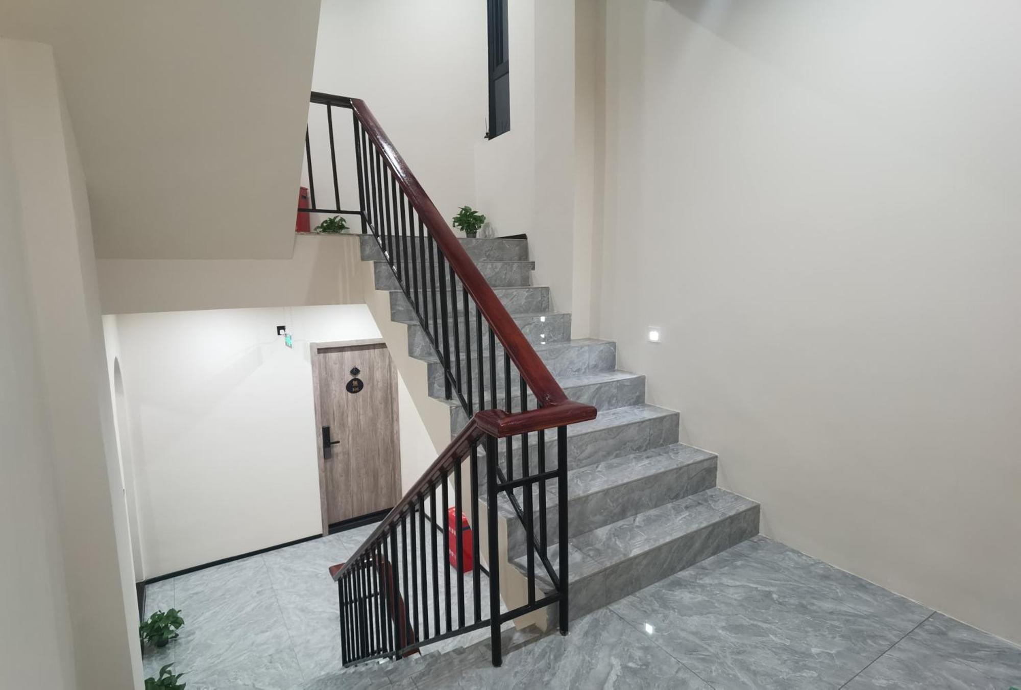 Yish Cinema Serviced Apartment *